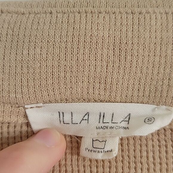 Junior's Tan Button Up Crop Top Small - Picture 2 of 3